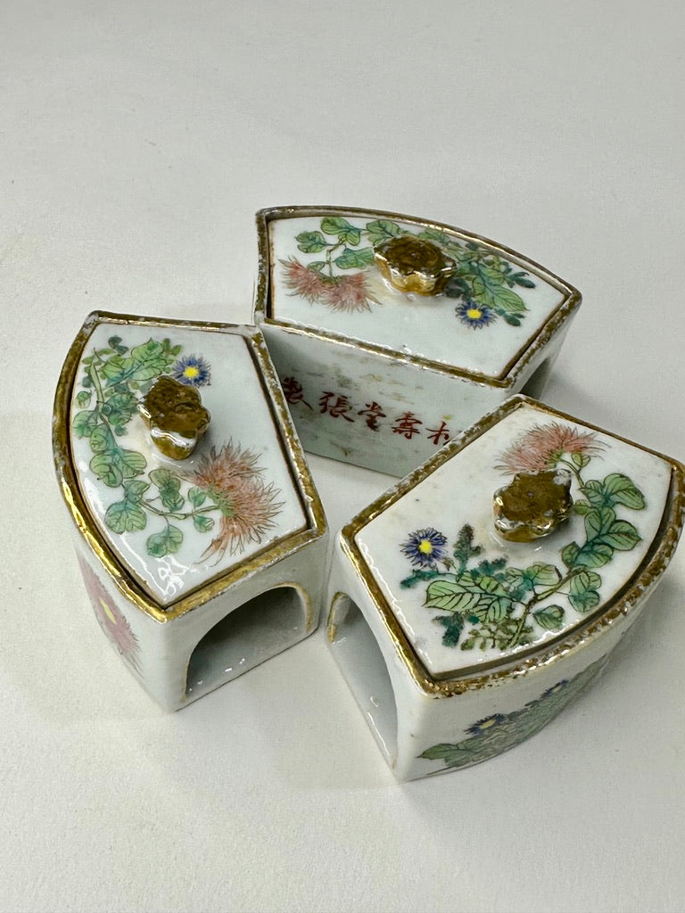 Antique Chinese Qing/Republic Porcelain Cricket House Famille Rose Floral Pine Zhang Mark 2.5"