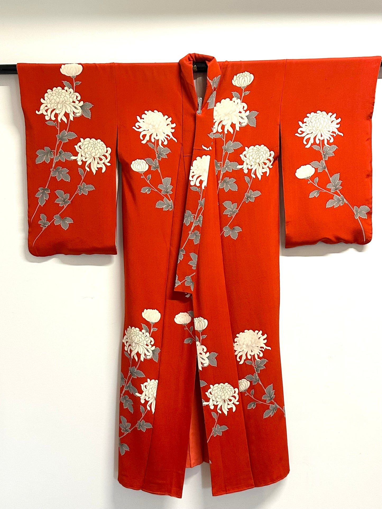 Vintage Japanese Silk Yuzen Kimono White Kiku Chrysanthemum Vermillion Showa