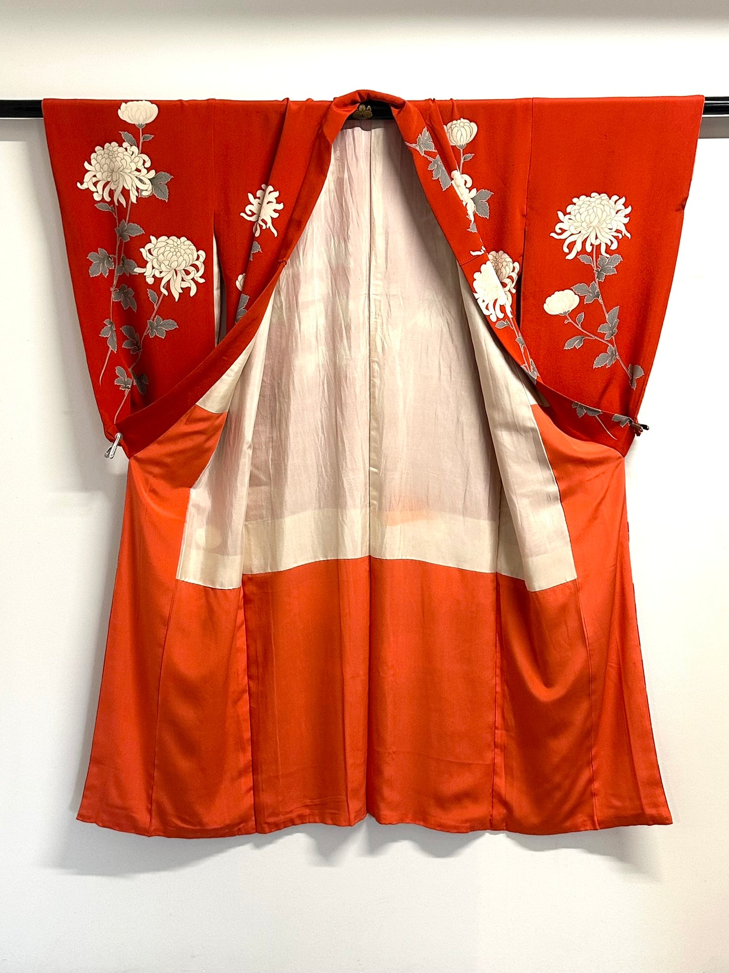 Vintage Japanese Silk Yuzen Kimono White Kiku Chrysanthemum Vermillion Showa