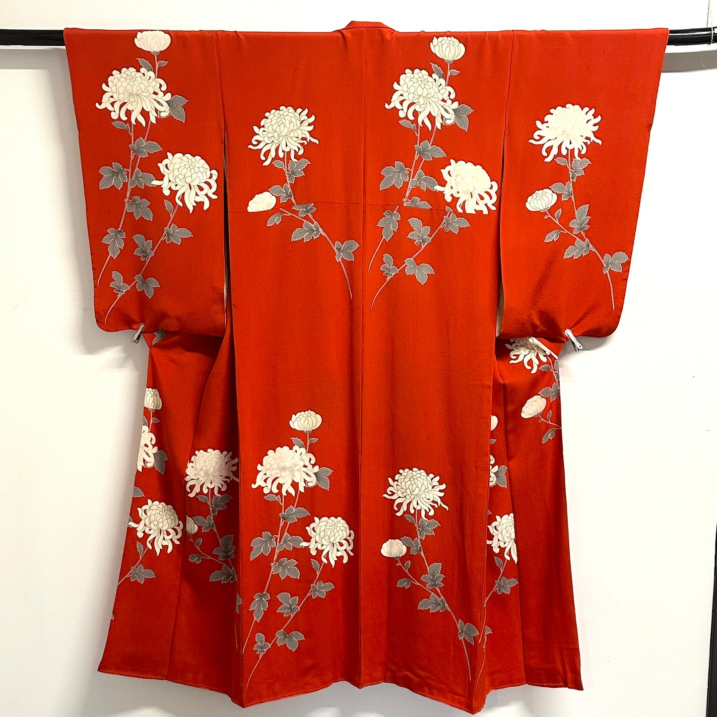 Vintage Japanese Silk Yuzen Kimono White Kiku Chrysanthemum Vermillion Showa