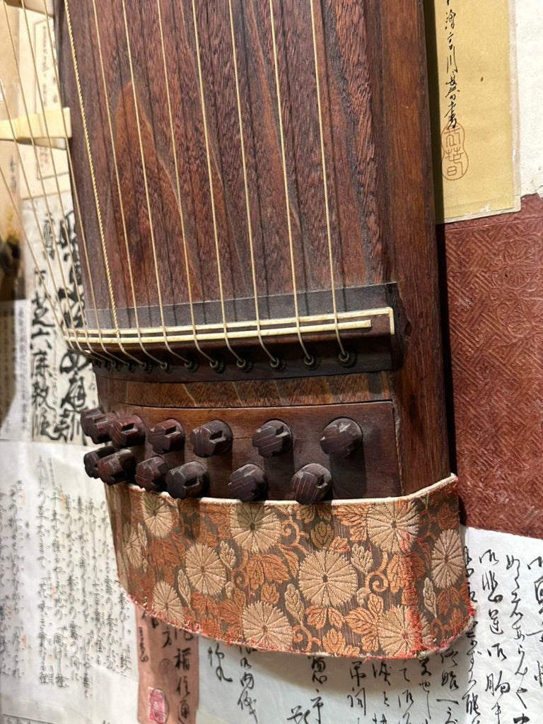 Vintage Japanese Showa Era Tangoto Short Koto Kiri Wood 13-String Zither 55″L
