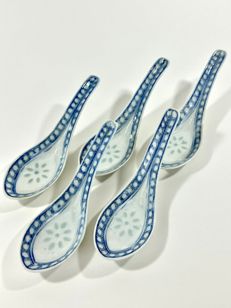Vintage Chinese Blue White Ling Long Rice Grain Porcelain Soup Spoon 5"L