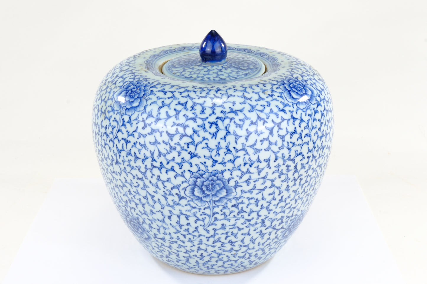 Chinese Blue and White Porcelain Covered Jar Interlocking Lotus Scroll Qing 11H