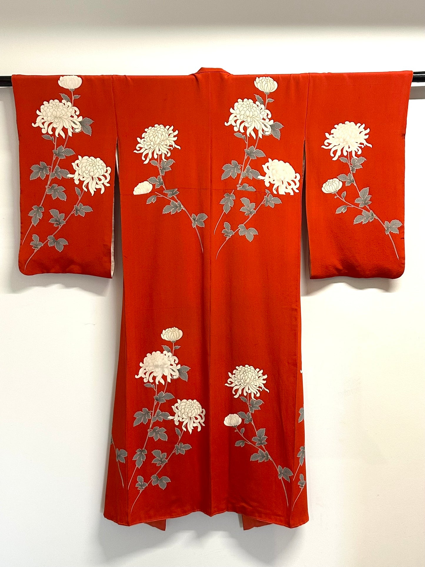 Vintage Japanese Silk Yuzen Kimono White Kiku Chrysanthemum Vermillion Showa