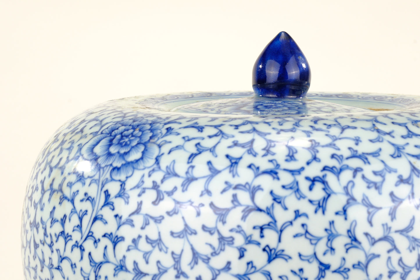 Chinese Blue and White Porcelain Covered Jar Interlocking Lotus Scroll Qing 11H
