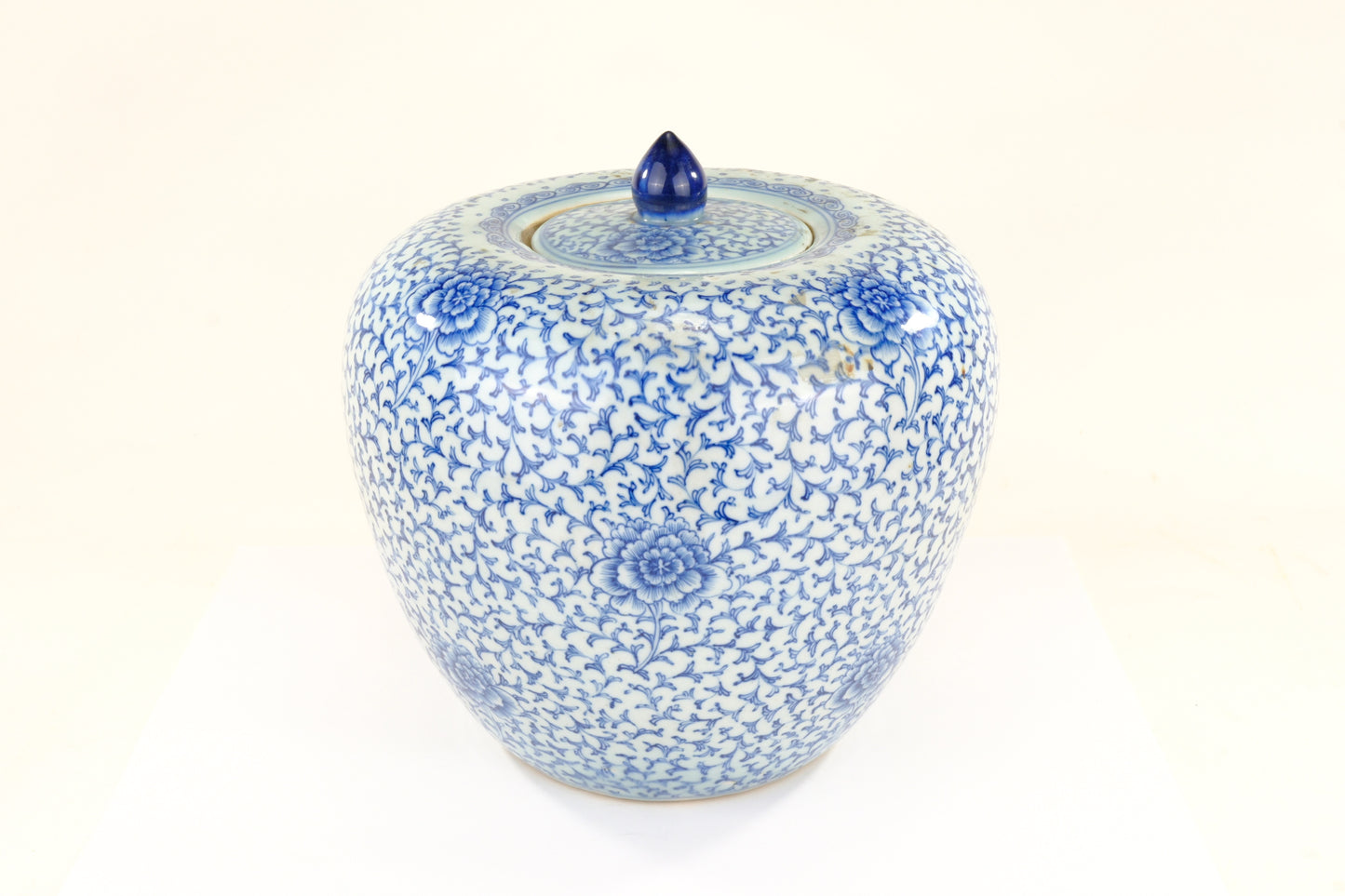 Chinese Blue and White Porcelain Covered Jar Interlocking Lotus Scroll Qing 11H