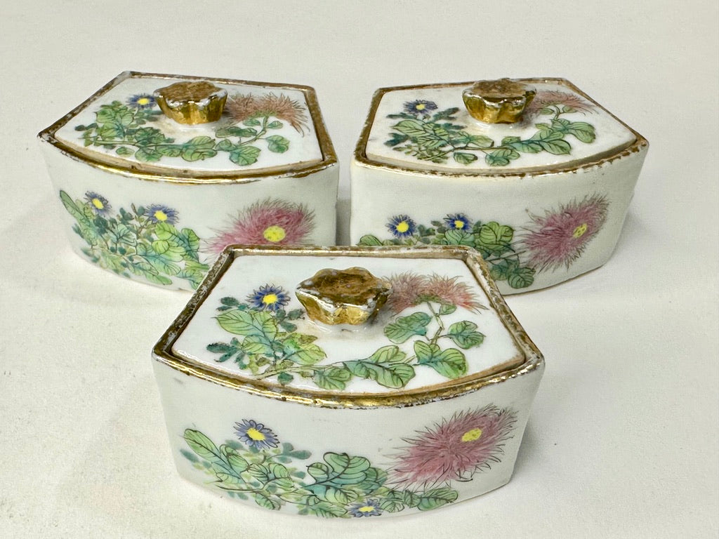 Antique Chinese Qing/Republic Porcelain Cricket House Famille Rose Floral Pine Zhang Mark 2.5"