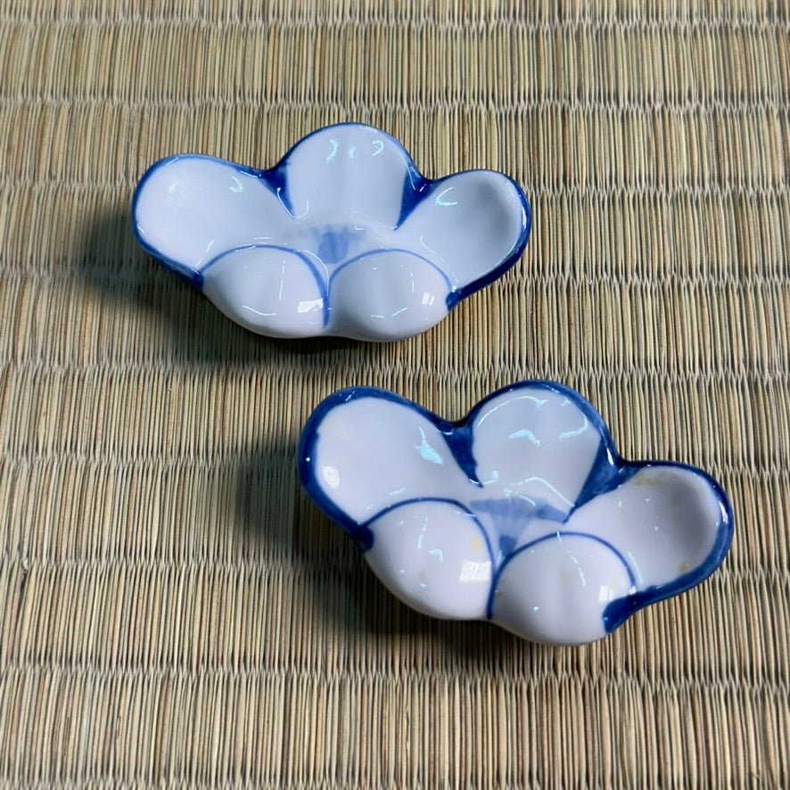 Vintage Japanese Blue White Porcelain Hashioki Five-Petal Flower Form Chopstick Rest Showa