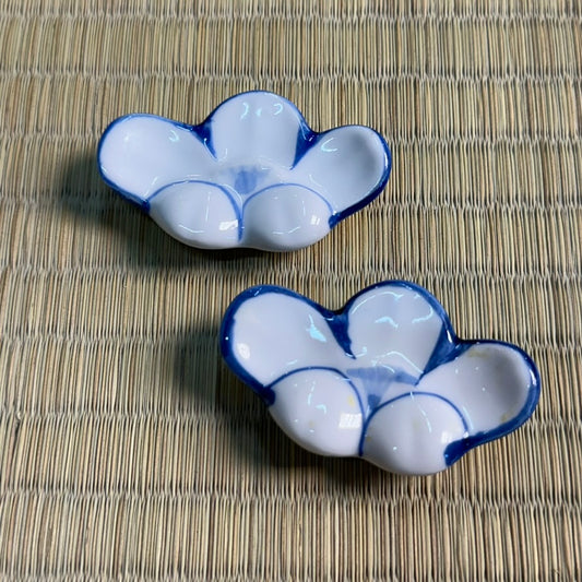 Vintage Japanese Blue White Porcelain Hashioki Five-Petal Flower Form Chopstick Rest Showa