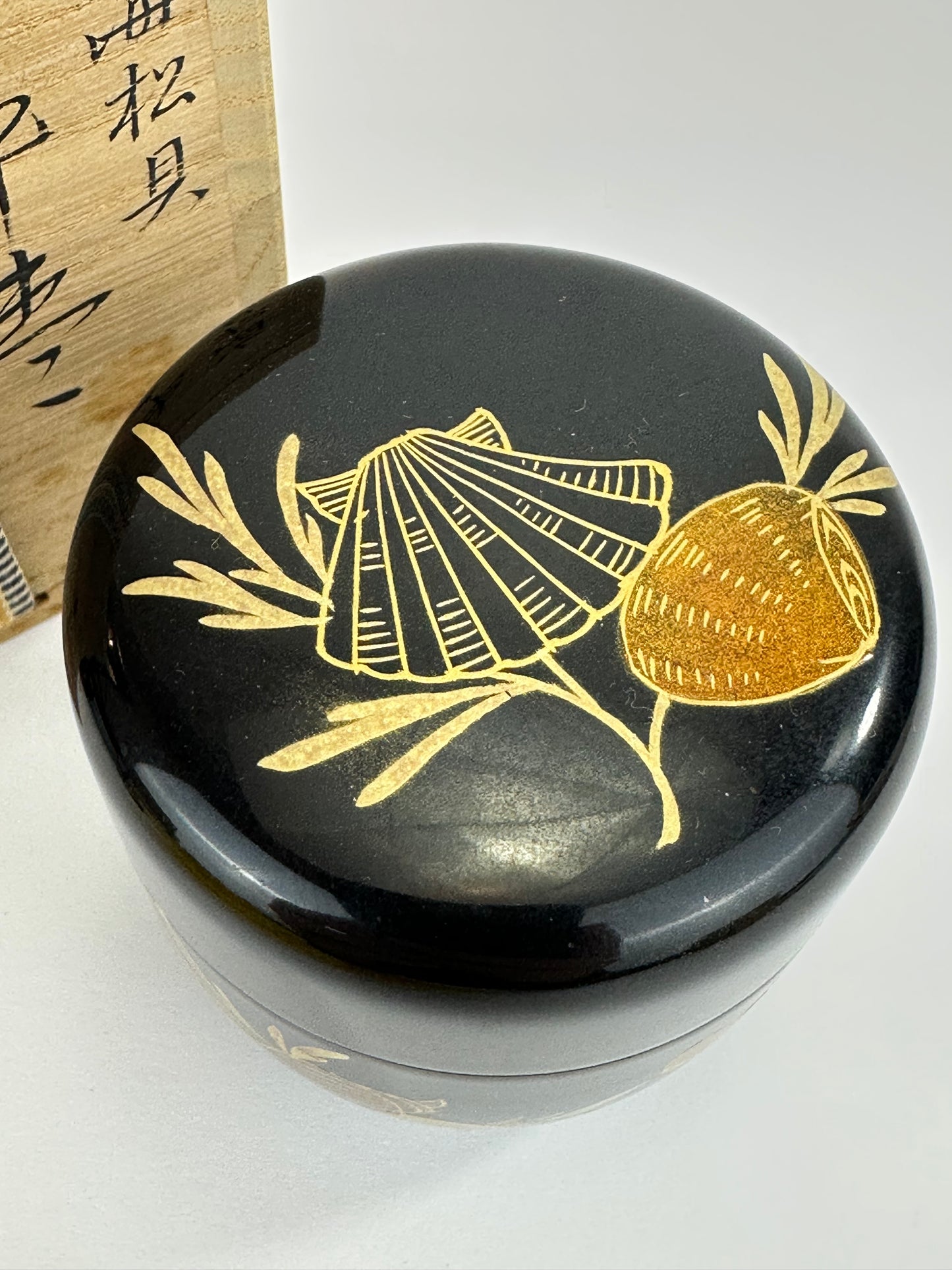 Vintage Japanese Chu-Natsume Wooden Tea Caddy Seashell Motif Mirugai Maki-e w/Box
