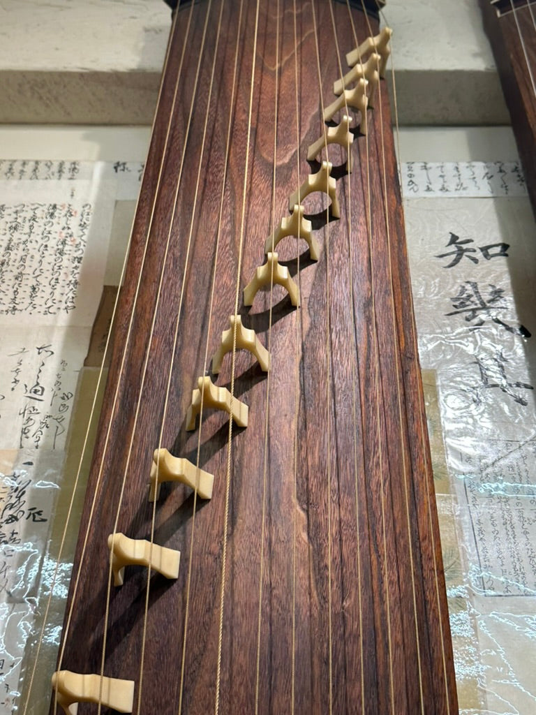 Vintage Japanese Showa Era Tangoto Short Koto Kiri Wood 13-String Zither 55″L