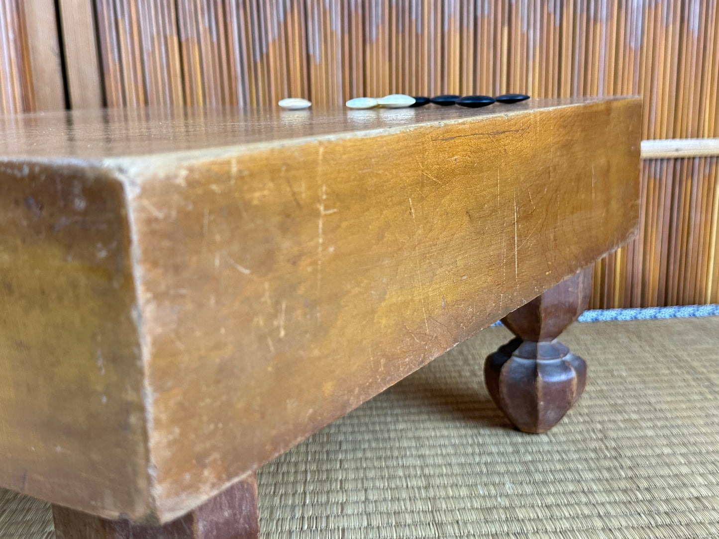 Vintage Japanese Katsura Go Board Floor Goban with Carved Tulip Legs 9cm Thick B2