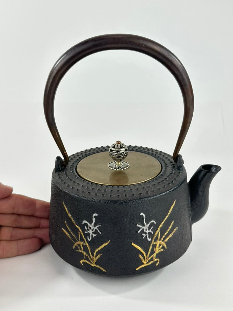 Vintage Japanese Cast Iron Tetsubin Wa Harmony Kanji Gold Orchid Brass Lid Showa 7.5"W LS#147