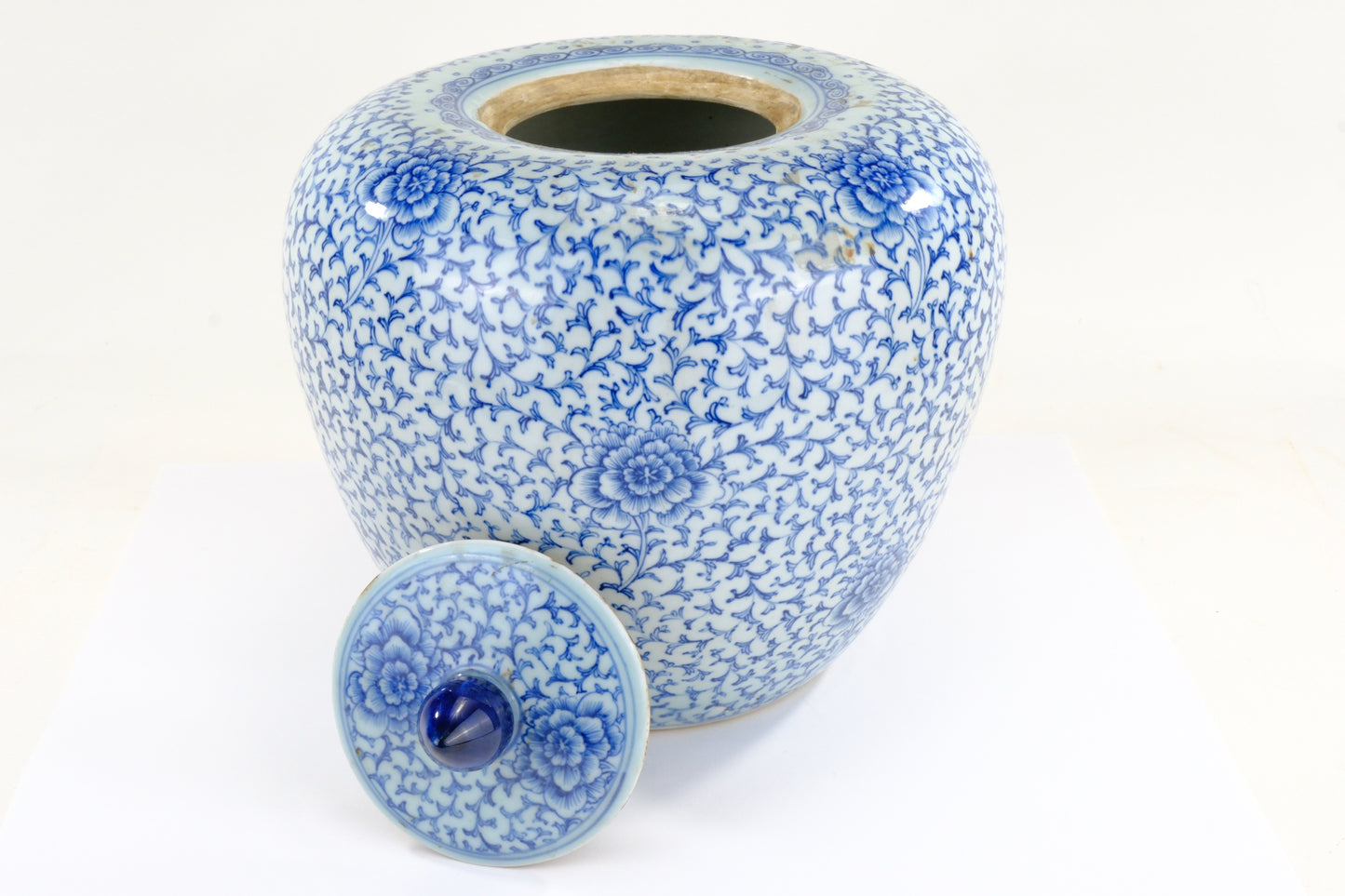 Chinese Blue and White Porcelain Covered Jar Interlocking Lotus Scroll Qing 11H