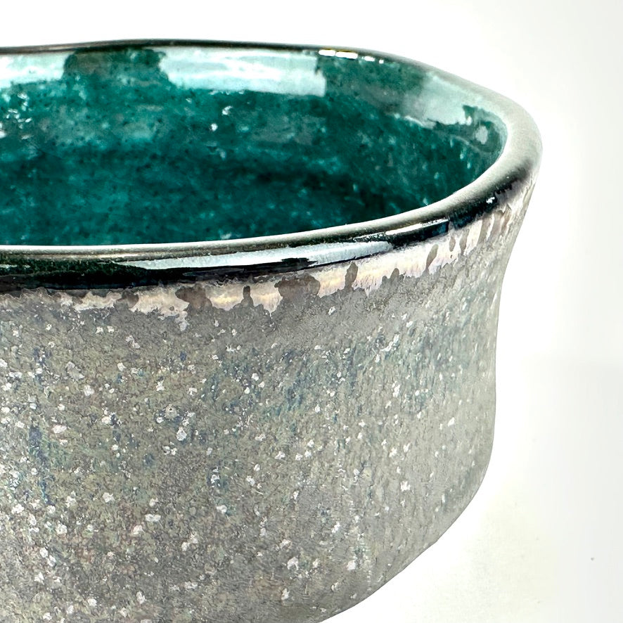 Japanese Mino Ware Chawan Matcha Tea Bowl Blue Teal Interior Grey Speckle Glaze NEW 5"
