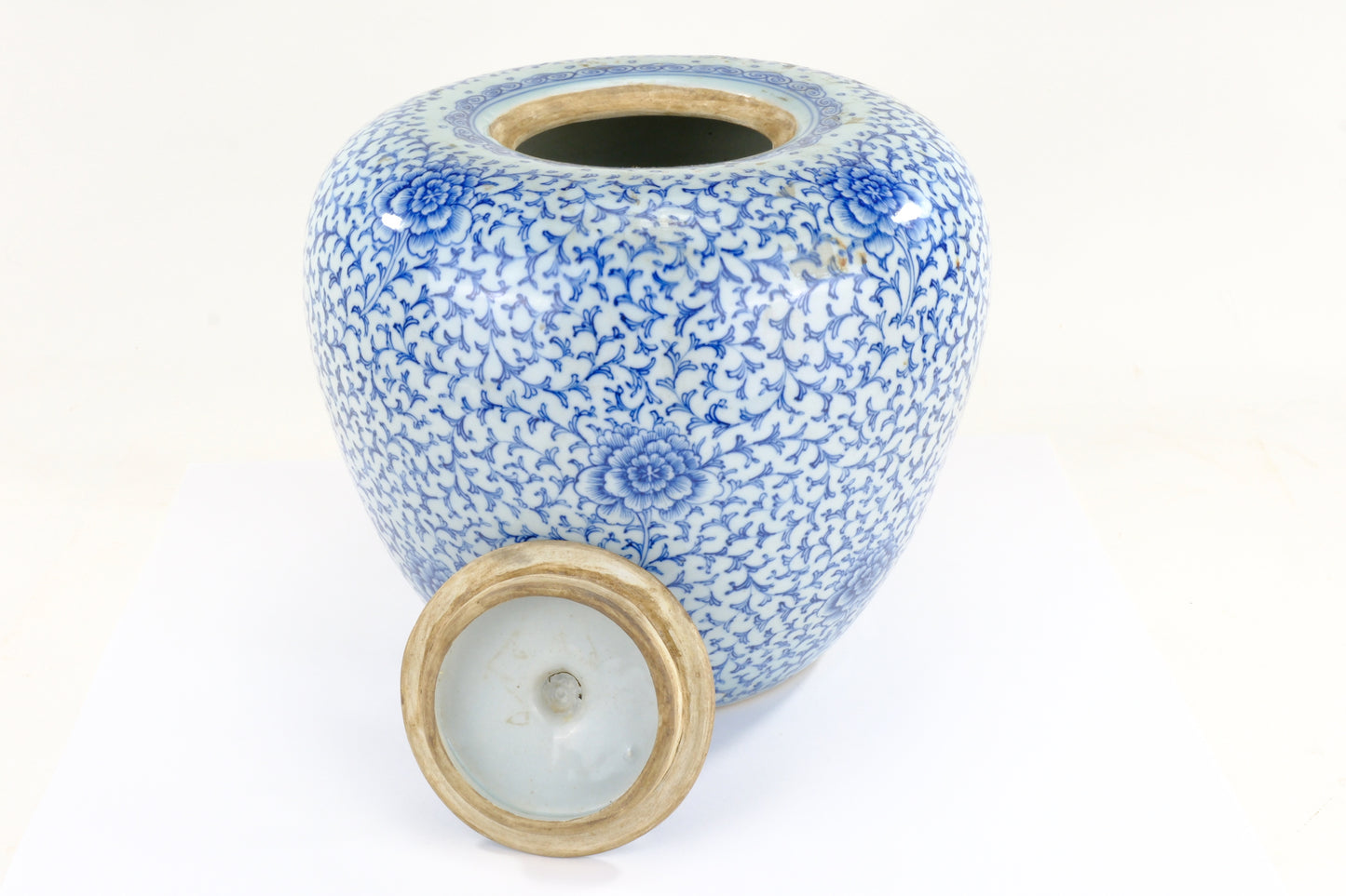 Chinese Blue and White Porcelain Covered Jar Interlocking Lotus Scroll Qing 11H