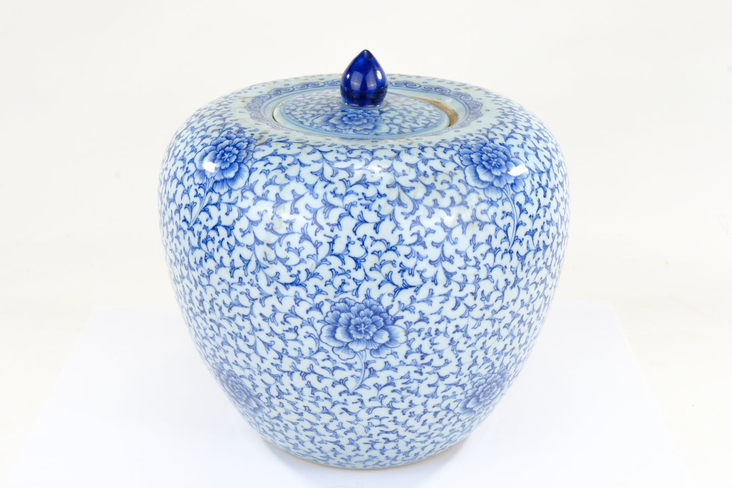Chinese Blue and White Porcelain Covered Jar Interlocking Lotus Scroll Qing 11H