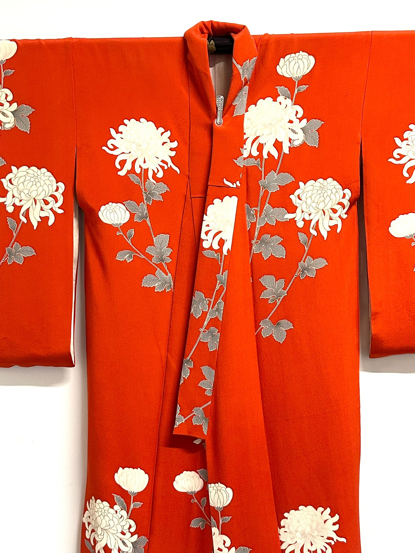 Vintage Japanese Silk Yuzen Kimono White Kiku Chrysanthemum Vermillion Showa