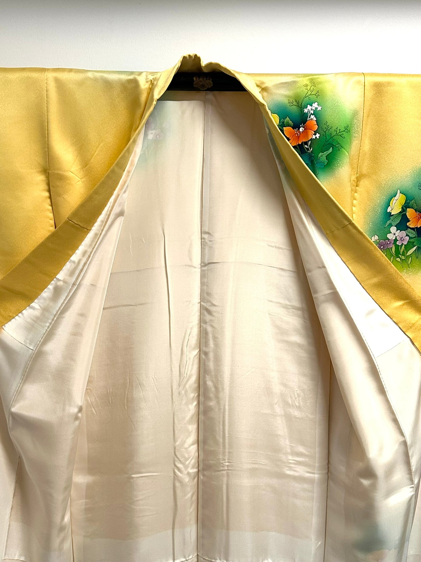 Vintage Japanese Silk Kimono Yuzen Poppy Bouquet Roundels Pale Yellow Showa