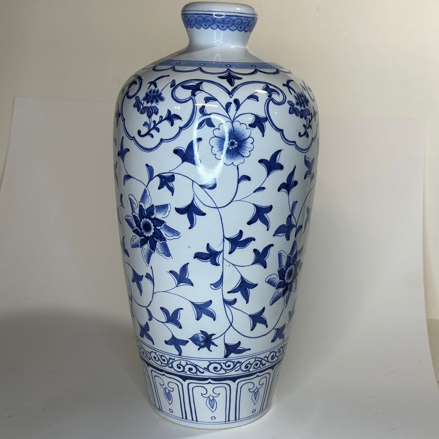 Vintage Taiwanese vase c1940s blue & white 10”
