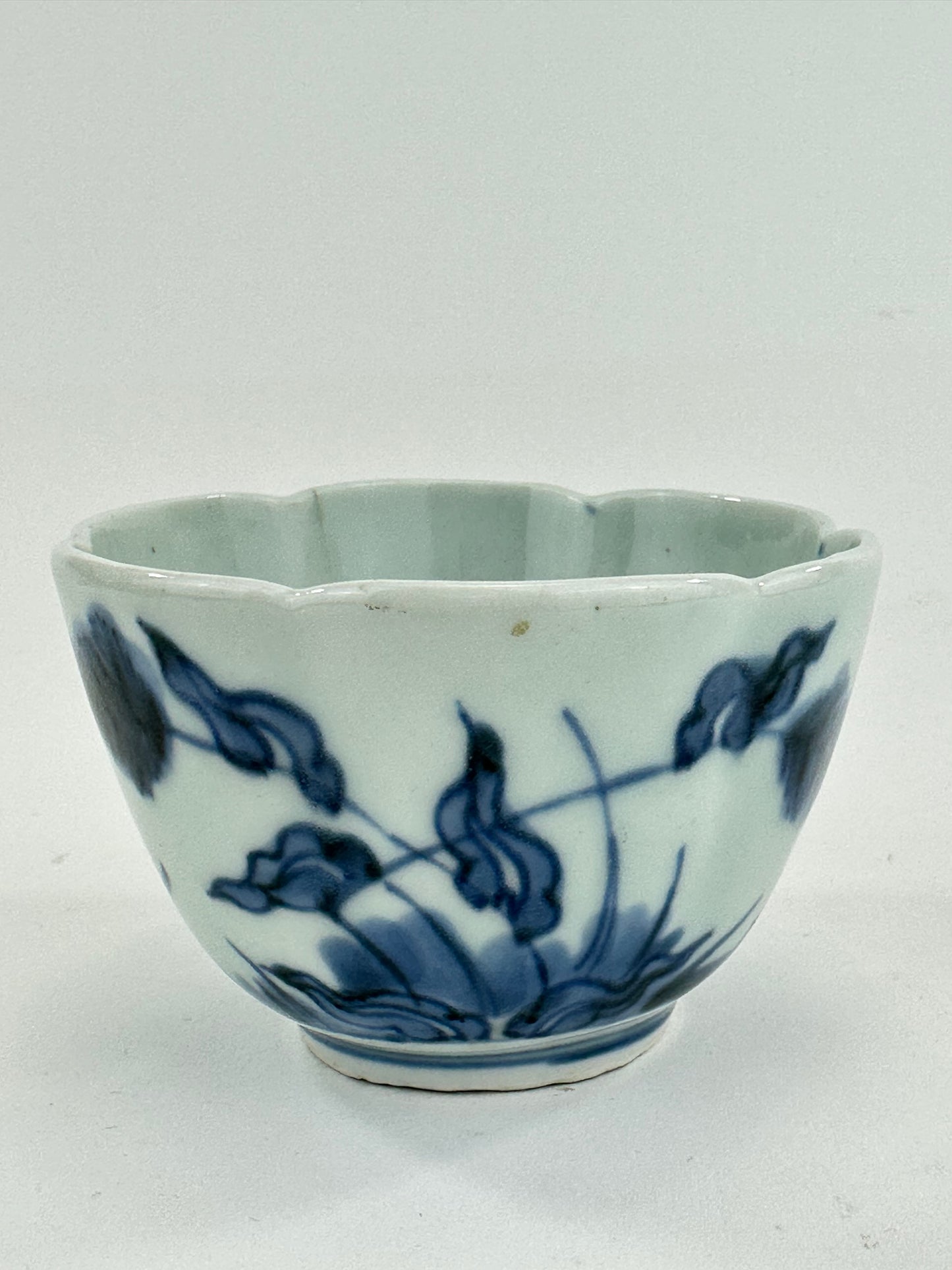 Japanese Edo Period c1850's Arita Blue & White Flower Teacup Hand Painted Hairline 3"W