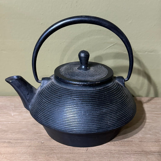 Vintage Japanese Iron Tea Kettle Biconvex Shaped Enameled  Tetsubin 5"