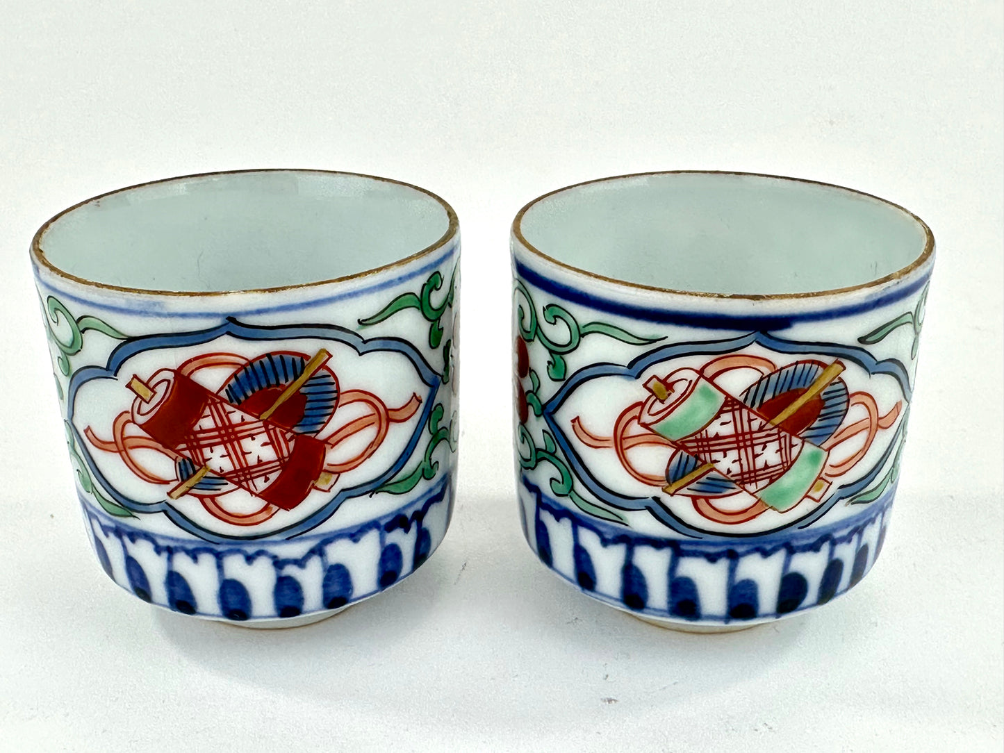 Vintage Japanese Imari Style Handpainted Kutani Yunomi Tea Cup 2"H