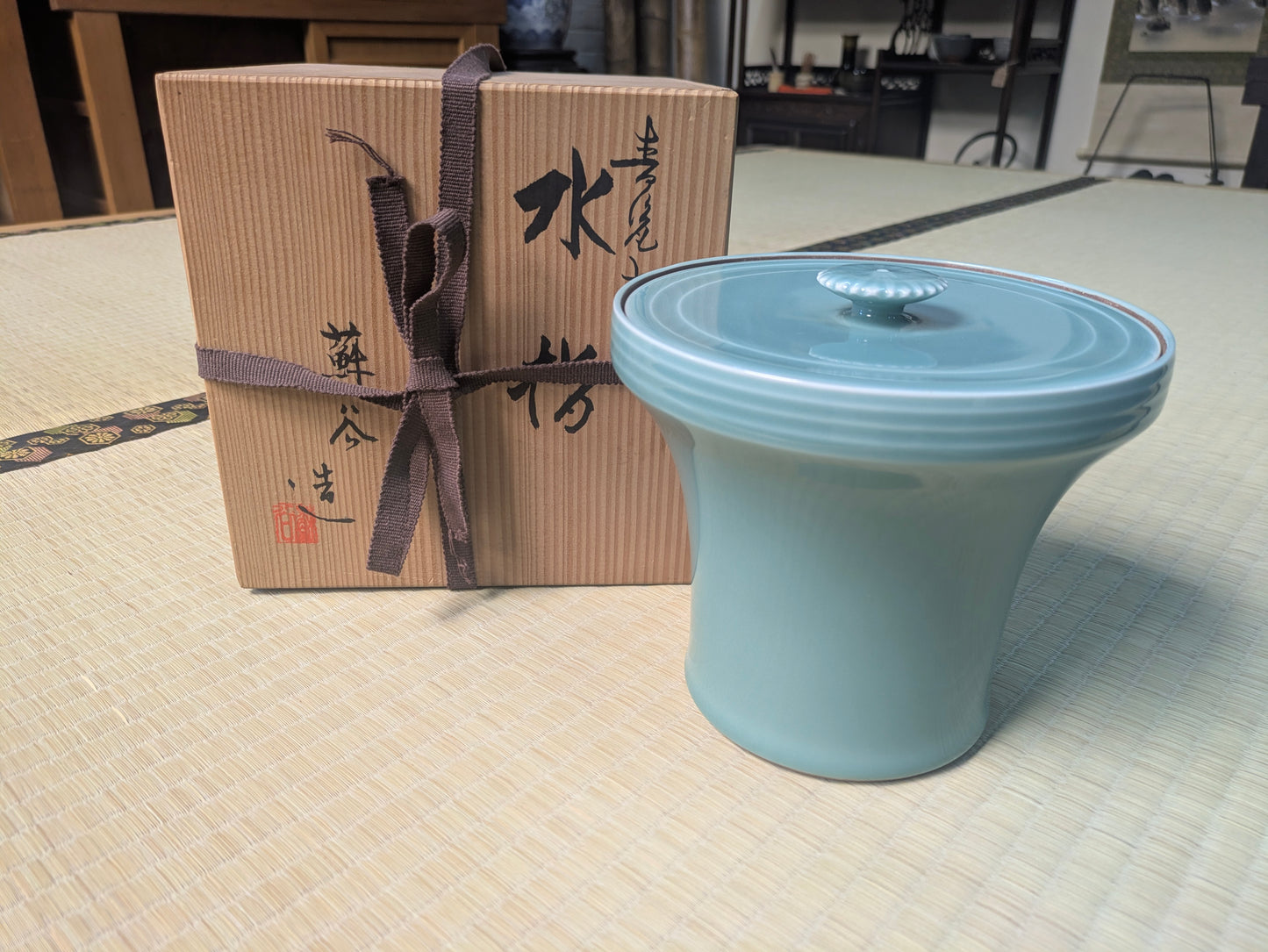 Vintage Japanese Celadon Mizusashi w/ Box Crassnthamum Finiel