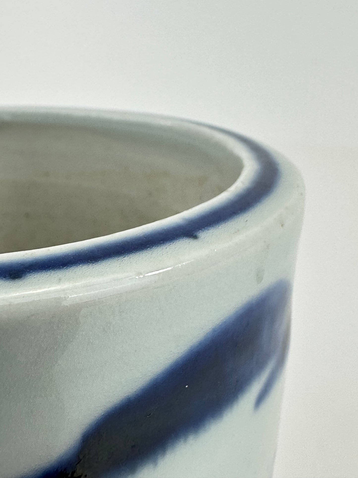 Antique Chinese Qing Period Blue & White Porcelain Brush Pot 4.5"W