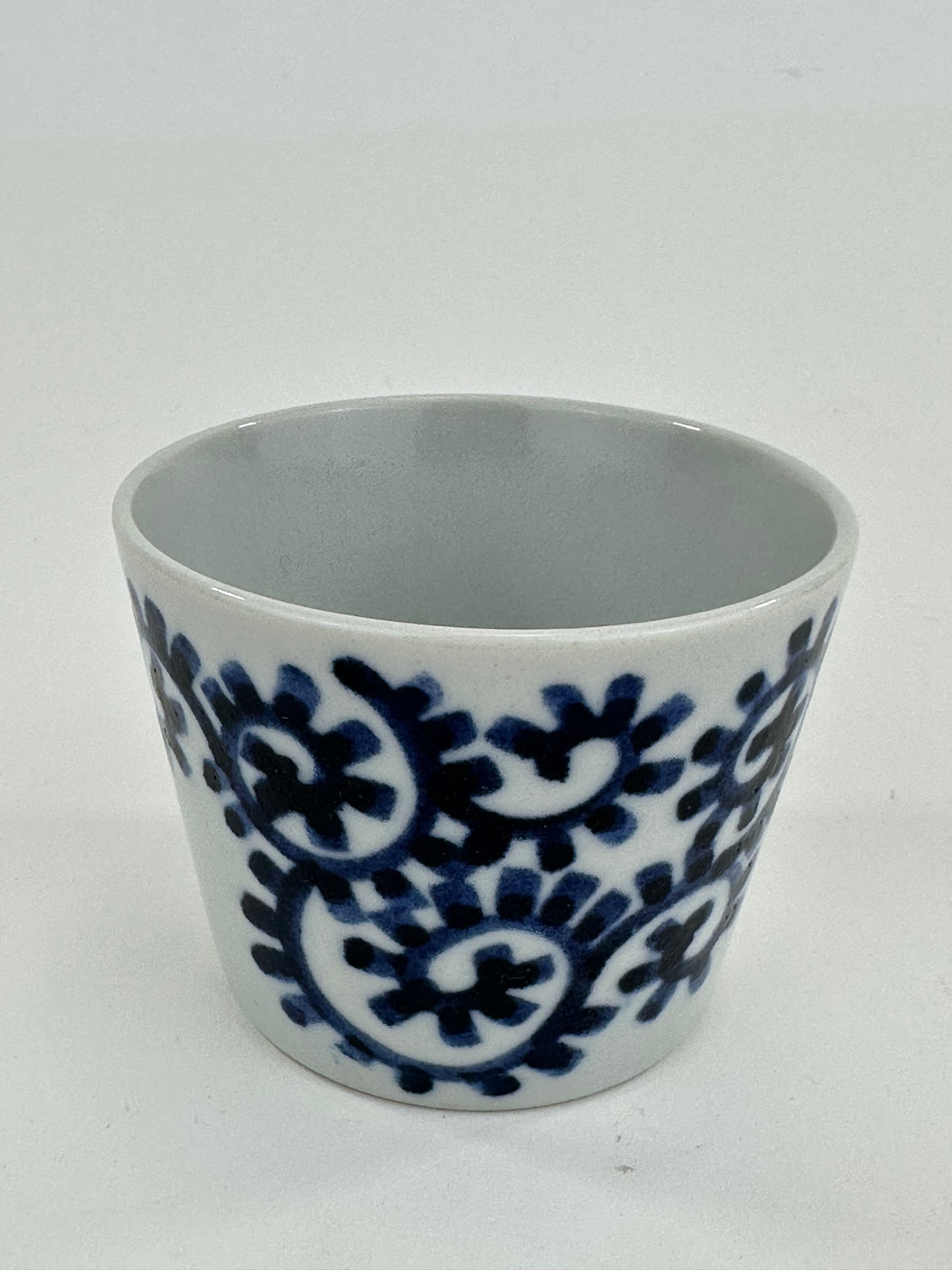 Vintage Japanese Hand Painted Indigo Spiral Yunomi Tea Cup 3"W