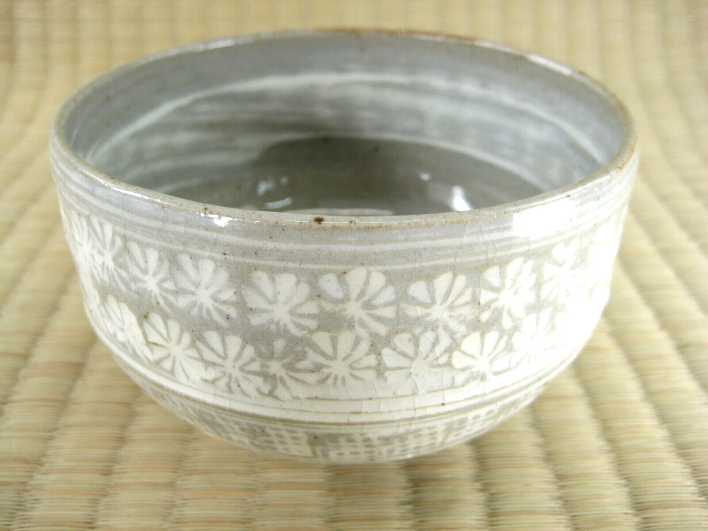 Vintage Japanese Chawan Tea Ceremony Bowl Hand Stamped Flowers Gray&White4"