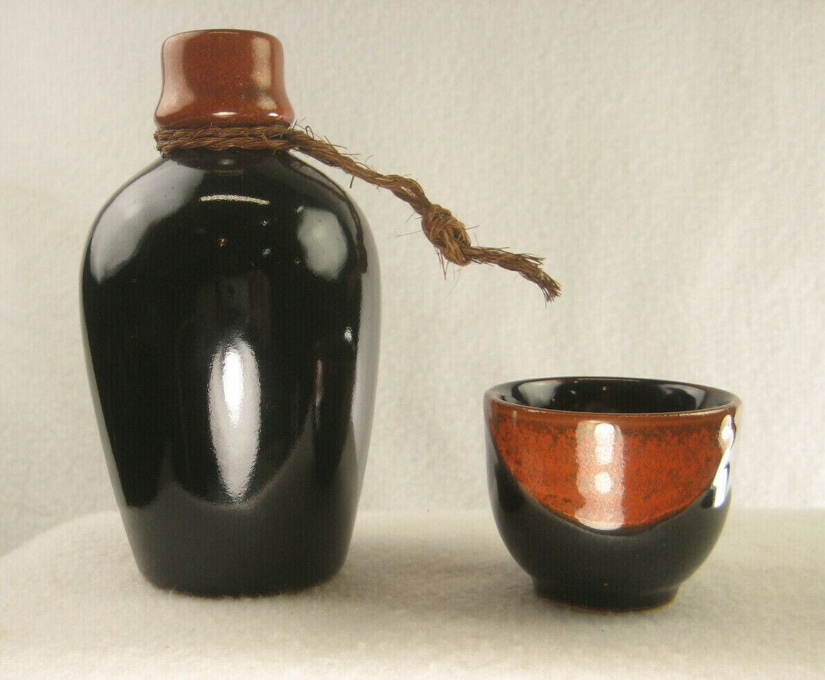 Vintage Japanese Sake Black & Red Tokkuri & Sakazuki / Guinomi Set 5" Tall