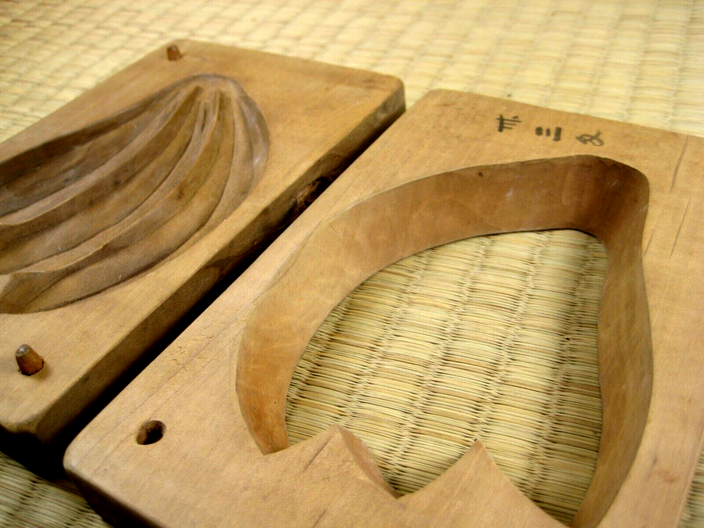 Vintage Japanese Hand Carved Wooden Kashigata Cake Mold Banana Bunch 6"X4"