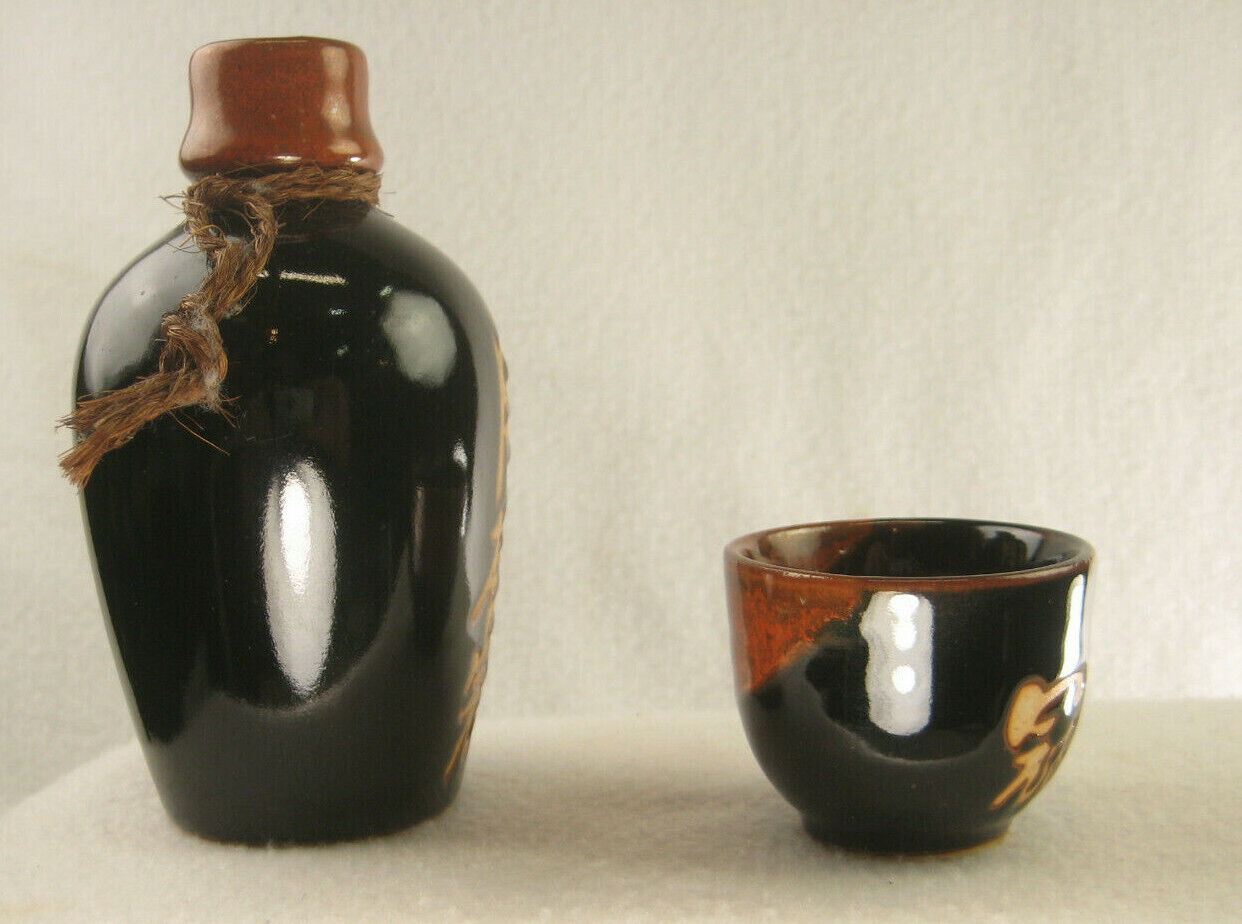 Vintage Japanese Sake Black & Red Tokkuri & Sakazuki / Guinomi Set 5" Tall