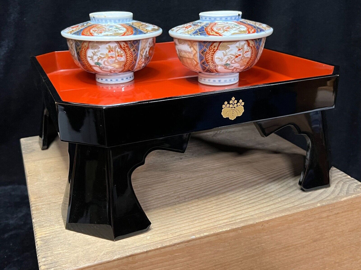 Antique Japanese Meiji Era Red/Black Lacquer Obon Ozen Tray Table Crest 12.5"