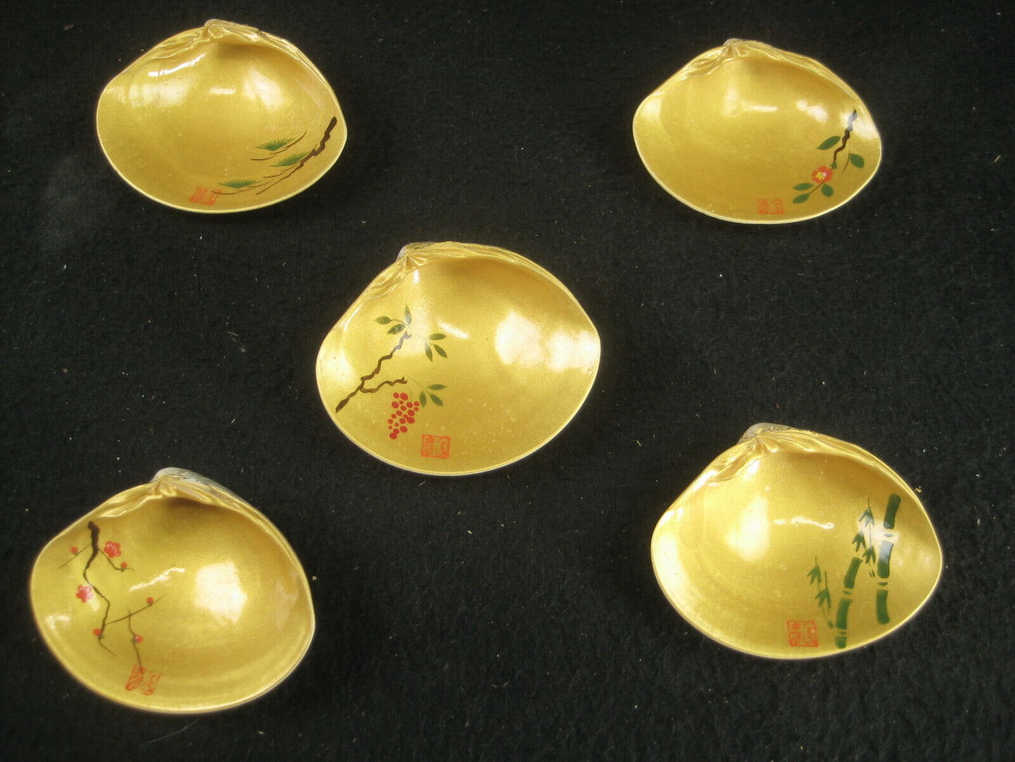 Japanese Kai-Awase Shell Game Set 5 Painted w/ Shochikubai Gold Clamshell