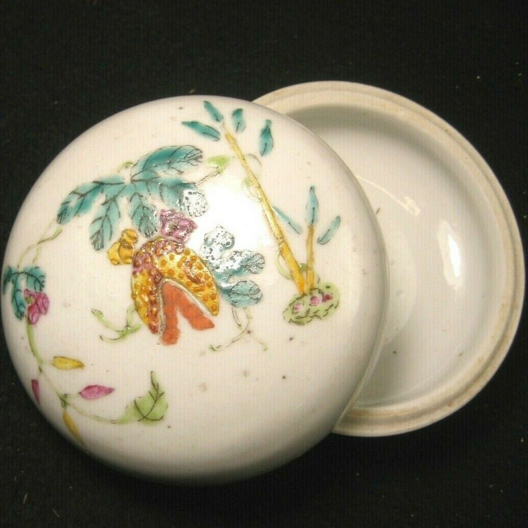 Antique Chinese Qing Dynasty 200 Yr Old Lidded Famille Rose Incense Container.