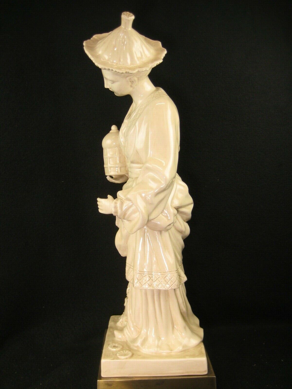 Vintage Chinese Statue (C.1960'S) Blanc De Chine Porcelain Woman W/ Umbrella