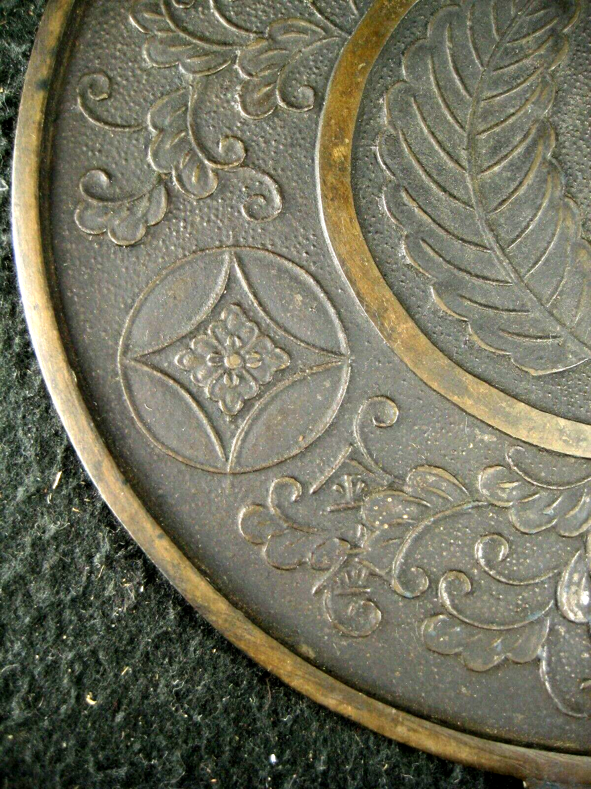 Antique Japanese Bronze Hand Mirror W/ Enshu Mon & Crossed Feather Mon 5.75"
