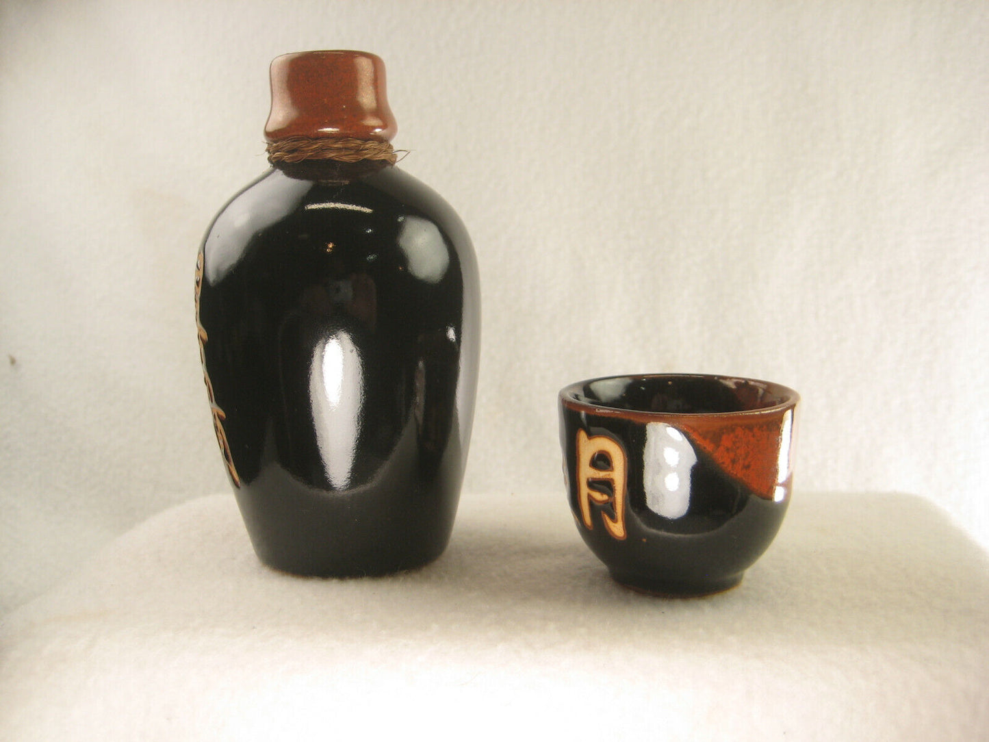 Vintage Japanese Sake Black & Red Tokkuri & Sakazuki / Guinomi Set 5" Tall