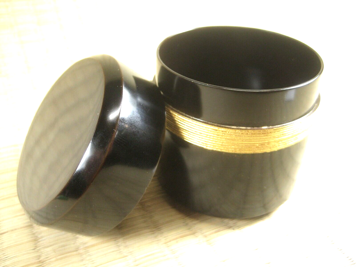 Vintage Japanese Natsume Fubuki Tea Ceremony Caddy Lacquered Gold Ribon 2 3/4"