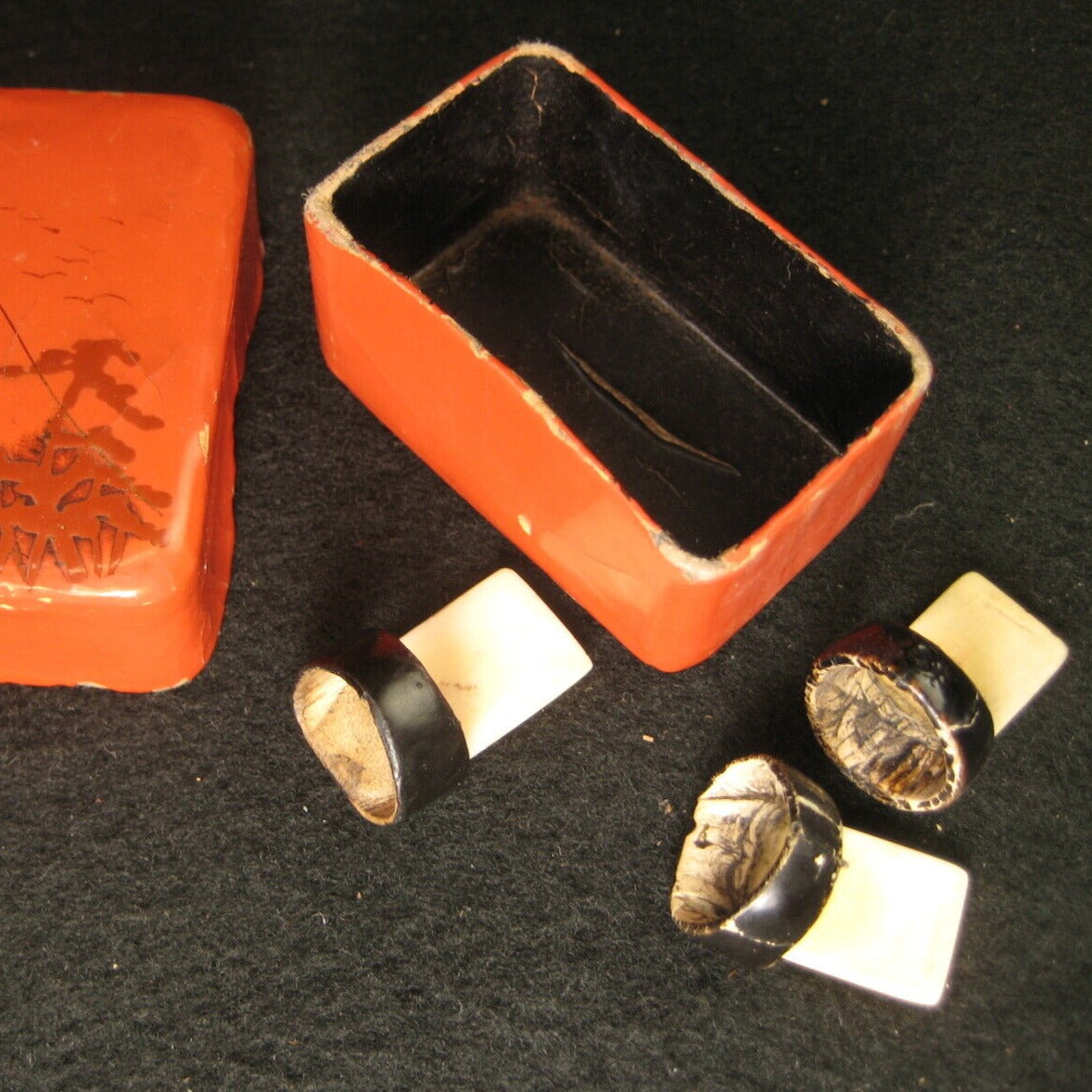 Antique c. 1900 Japanese Koto Musical Instrument 3 Picks w/ Lidded Case