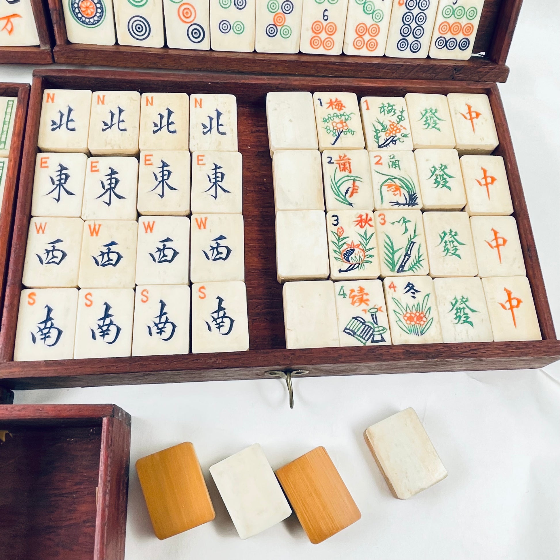 Antique Complete Chinese Mahjong Set With Arabic Numerals 3x2x1cm Tile –  Shogun's Gallery